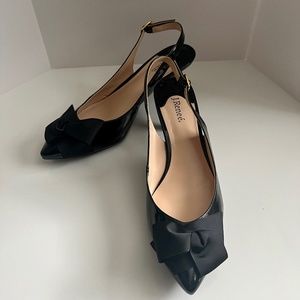 J Renee Lilliana Black Patent Slingback Heels, sz. 9.5M